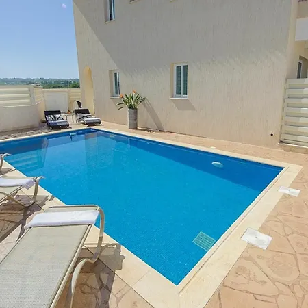 Vila Pernera 012